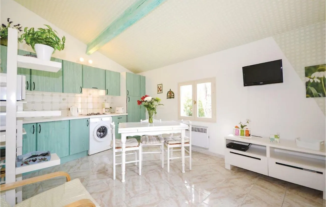 1 Bedroom Awesome Home In Visan 0*,  Γαλλία